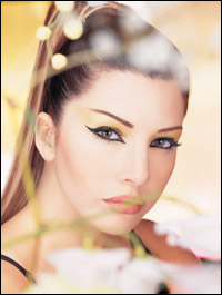 لاميتا فرنجية لموقع فرفش : يشبهونني بكلوديا شيفر لاميتا فرنجية لموقع فرفش : يشبهونني بكلوديا شيفر