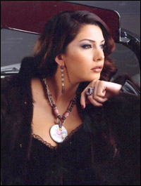 لاميتا فرنجية لموقع فرفش : يشبهونني بكلوديا شيفر لاميتا فرنجية لموقع فرفش : يشبهونني بكلوديا شيفر