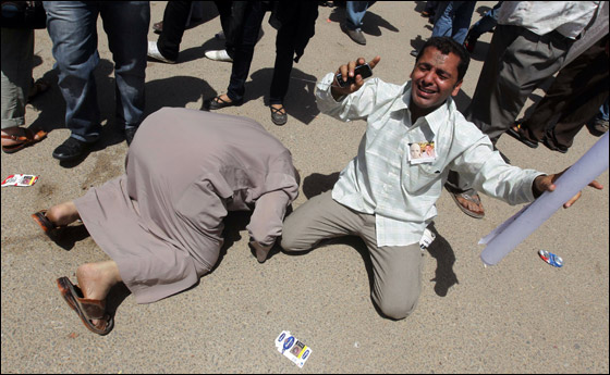 صورة رقم 8 - الاف المتظاهرين بميدان التحرير يطالبون بتحقيق مطالب الثورة صورة رقم 8 - الاف المتظاهرين بميدان التحرير يطالبون بتحقيق مطالب الثورة