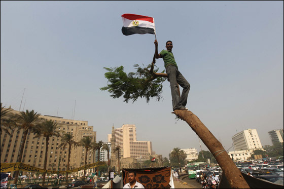 صورة رقم 22 - مصر: احمد شفيق يعلن فوزه بالانتخابات ومرسي يحتفل بالفوز صورة رقم 22 - مصر: احمد شفيق يعلن فوزه بالانتخابات ومرسي يحتفل بالفوز
