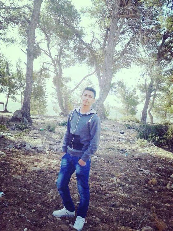 لقطات تصور اعدام جنود اسرائيل لشابين دون اي سبب صورة رقم 2