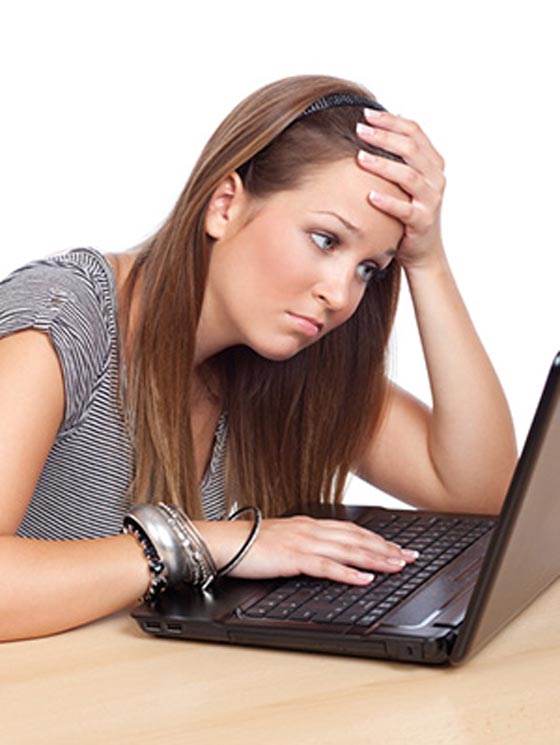 صورة رقم 1 - الوحدة تدفعني لمراسلة الشباب لكنهم لا يتحدثون الا في مواضيع شائنة صورة رقم 1 - الوحدة تدفعني لمراسلة الشباب لكنهم لا يتحدثون الا في مواضيع شائنة