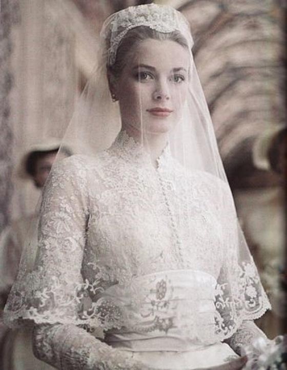 صورة رقم 1 - هذه أسرار وقصص 5 فساتين زفاف ملكية صورة رقم 1 - هذه أسرار وقصص 5 فساتين زفاف ملكية