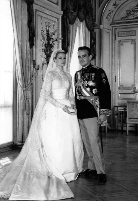 صورة رقم 2 - هذه أسرار وقصص 5 فساتين زفاف ملكية صورة رقم 2 - هذه أسرار وقصص 5 فساتين زفاف ملكية