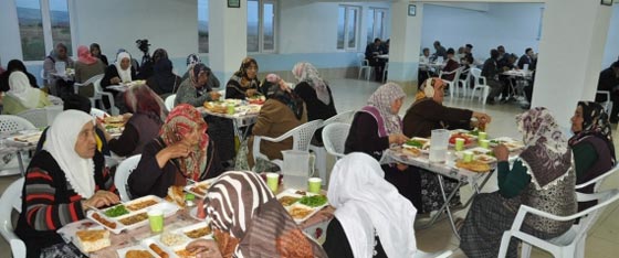 صورة رقم 1 - رمضان يجمعهم: قرية تركية يلتقي سكانها على مائدة الافطار منذ 15 عاما صورة رقم 1 - رمضان يجمعهم: قرية تركية يلتقي سكانها على مائدة الافطار منذ 15 عاما