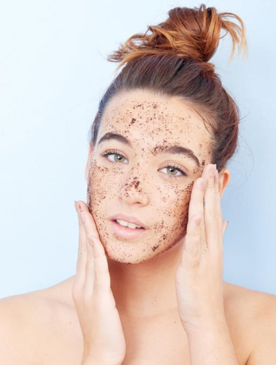 كيف تستعيدين نضارة ببشرتك في يوم واحد لاطلالة متألقة على العيد؟ صورة رقم 3