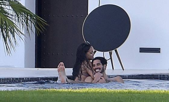 علاقة حب تجمع الفنانة العالمية ريهانا مع الملياردير السعودي حسن جميل  صورة رقم 6