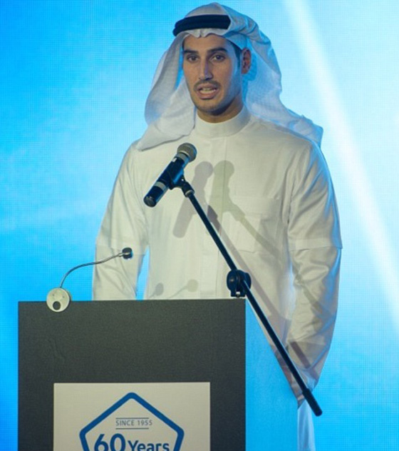 علاقة حب تجمع الفنانة العالمية ريهانا مع الملياردير السعودي حسن جميل  صورة رقم 7