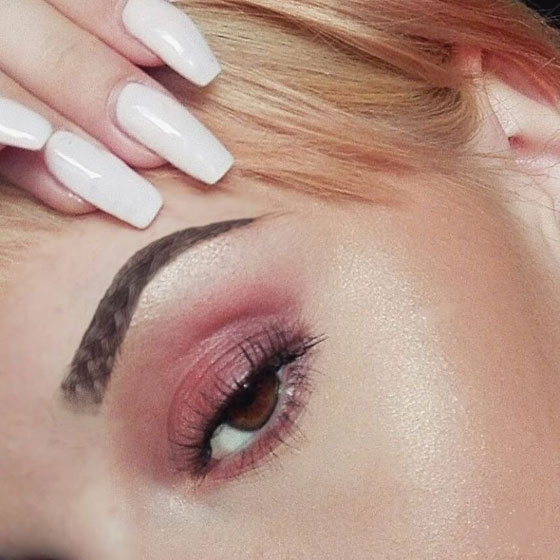 صورة رقم 8 - صور أغرب أشكال رسم الحواجب للعام 2017  صورة رقم 8 - صور أغرب أشكال رسم الحواجب للعام 2017