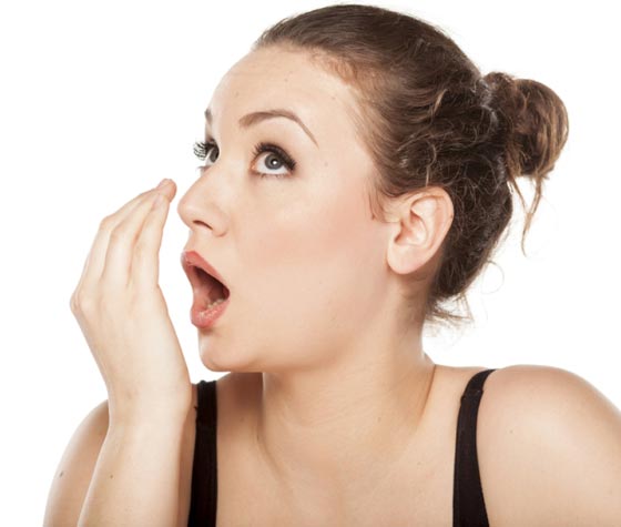 إليكم أبرز أسباب رائحة الفم الكريهة في الصباح وطرق الحد منها صورة رقم 1 إليكم أبرز أسباب رائحة الفم الكريهة في الصباح وطرق الحد منها صورة رقم 1