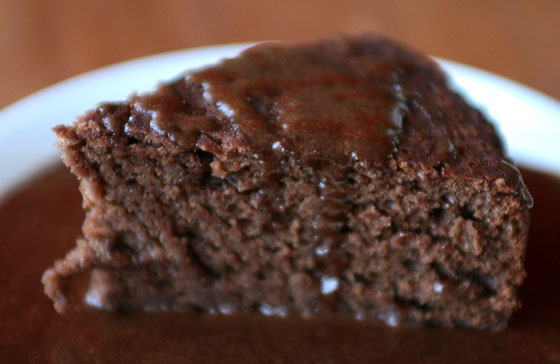 وصفة عمل كيك الشوكولاتة الخفيف بصوص الشوكولاتة الشهي صورة رقم 6