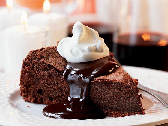 وصفة عمل كيك الشوكولاتة الخفيف بصوص الشوكولاتة الشهي صورة رقم 7