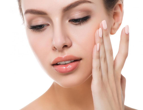 اليكِ مجموعة خطوات مهمة تحمي بشرتكِ من الشيخوخة المبكرة صورة رقم 2