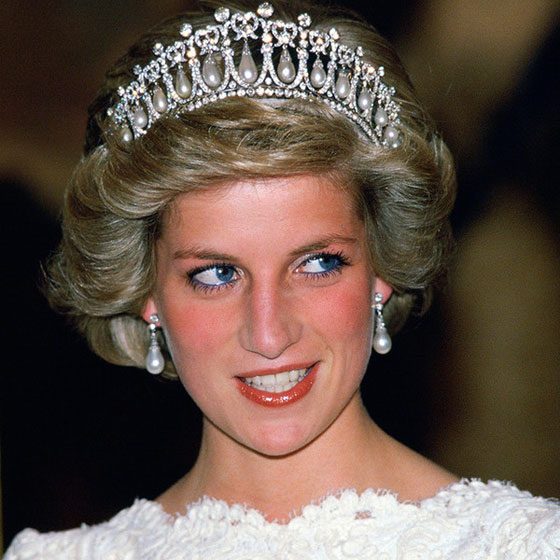 الأميرة ديانا حاضرة بعرض أزياء في نيويورك بعد 22 عاما على وفاتها صورة رقم 10