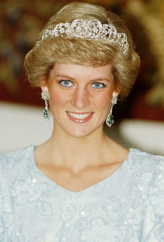 الأميرة ديانا حاضرة بعرض أزياء في نيويورك بعد 22 عاما على وفاتها صورة رقم 1