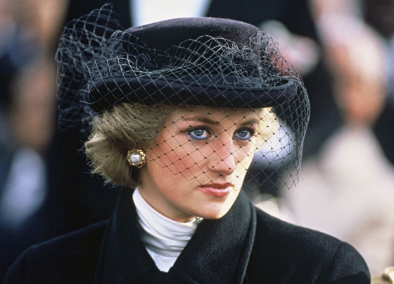 الأميرة ديانا حاضرة بعرض أزياء في نيويورك بعد 22 عاما على وفاتها صورة رقم 12