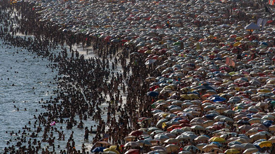 صور شاطئ داليان بالصين الاكثر ازدحاما في العالم B%20(1)