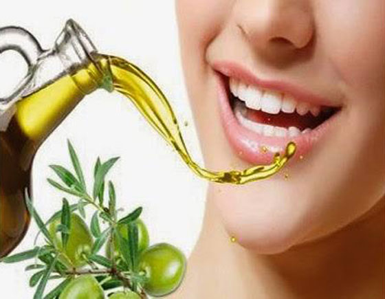 مكوّنات طبيعيّة تساعدك في حل مشكلة تشقّق الشفاه صورة رقم 3 مكوّنات طبيعيّة تساعدك في حل مشكلة تشقّق الشفاه صورة رقم 3