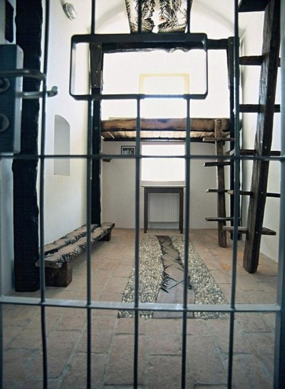 صورة رقم 8 - أشهر وأخطر السجون التي تحولت إلى معالم ومزارات سياحية ومتاحف صورة رقم 8 - أشهر وأخطر السجون التي تحولت إلى معالم ومزارات سياحية ومتاحف