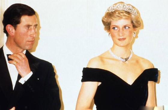 لكل فستان قصة ـ ملابس شخصيات سياسية أثارت الجدل صورة رقم 8 لكل فستان قصة ـ ملابس شخصيات سياسية أثارت الجدل صورة رقم 8