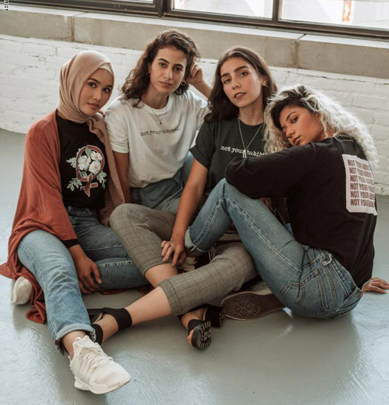 عبارة (لست حبيبتك) على أزياء مصممة فلسطينية للدفاع عن حقوق المرأة صورة رقم 2 عبارة (لست حبيبتك) على أزياء مصممة فلسطينية للدفاع عن حقوق المرأة صورة رقم 2