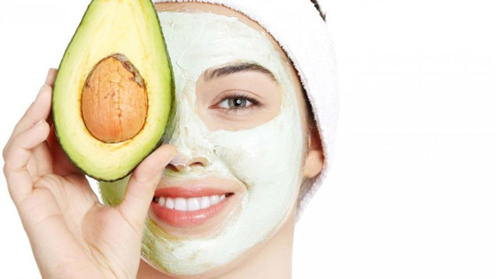 7 حيل تحوّل ثمرة الأفوكادو إلى مستحضر تجميلي متعدد الاستعمالات صورة رقم 3