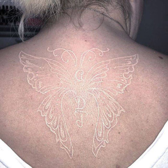 التاتو (الوشم) الأبيض موضة الموسم.. إليكم أفضل وأجمل التصاميم الرائعة صورة رقم 4