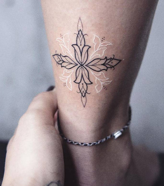 التاتو (الوشم) الأبيض موضة الموسم.. إليكم أفضل وأجمل التصاميم الرائعة صورة رقم 13