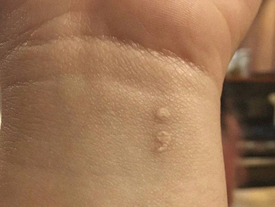 التاتو (الوشم) الأبيض موضة الموسم.. إليكم أفضل وأجمل التصاميم الرائعة صورة رقم 25