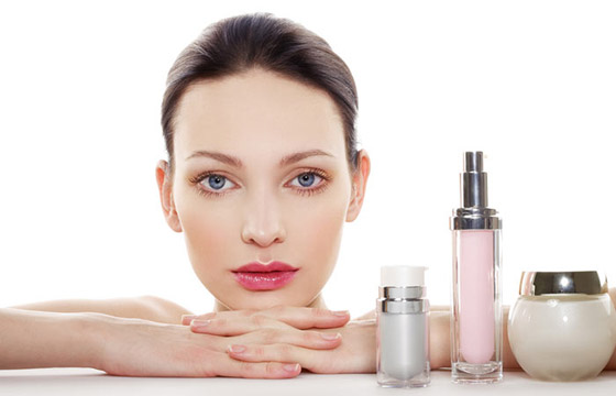 احذري.. مستحضرات التجميل تهدد البشرة بهذا المرض صورة رقم 4