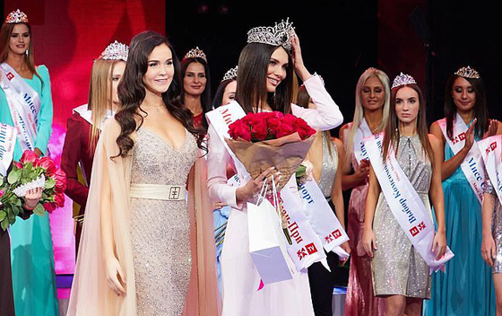 بعد كشف كذبتها، تجريد ملكة جمال روسيا من التاج واللقب! صورة رقم 3