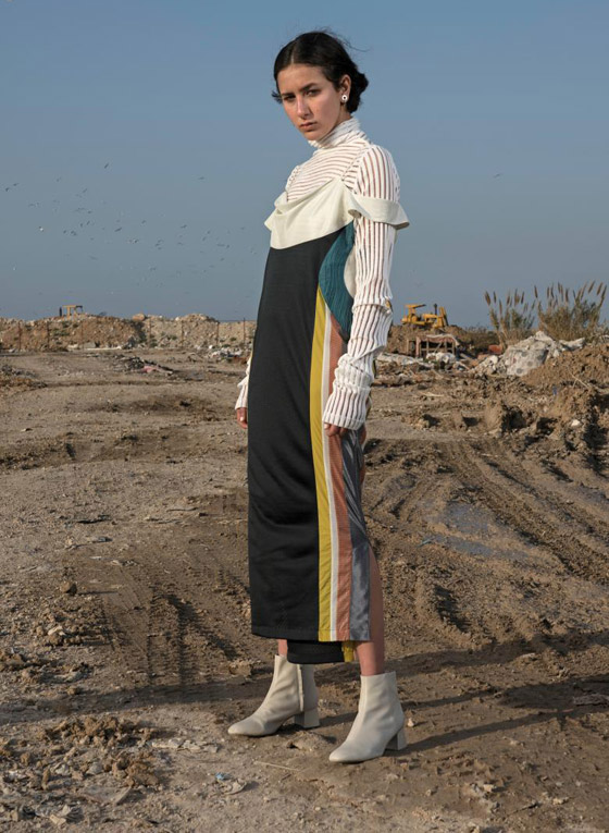 ما سر وقوف عارضات الأزياء بين جبال القمامة ورائحتها القاتلة النتنة؟ صورة رقم 6