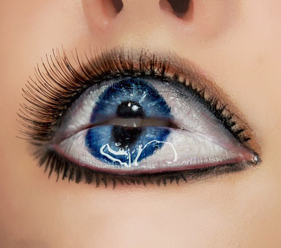 صور: فنانة مكياج تستخدم شفتيها كلوحة رسم فتحولهم لأجمل وأروع اللوحات صورة رقم 3