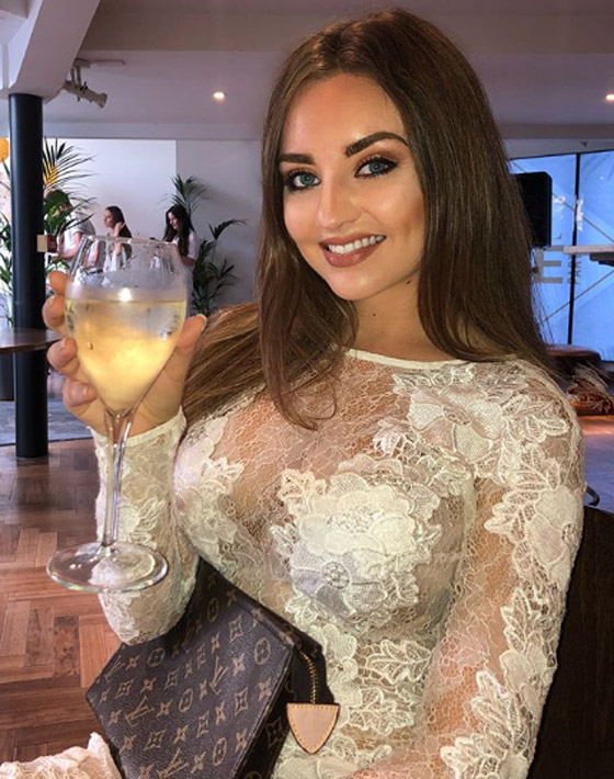 صور: فنانة مكياج تستخدم شفتيها كلوحة رسم فتحولهم لأجمل وأروع اللوحات صورة رقم 20