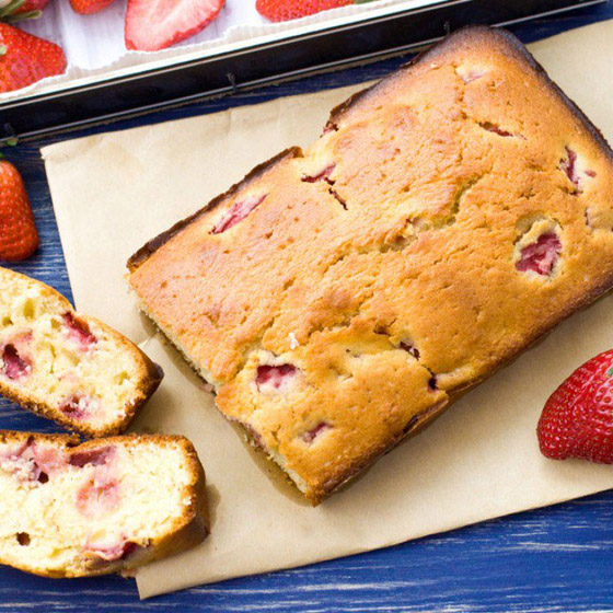 طريقة تحضير كيك الفراولة الهش بطعمه الرائع والطيب صورة رقم 1