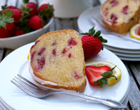 طريقة تحضير كيك الفراولة الهش بطعمه الرائع والطيب صورة رقم 5