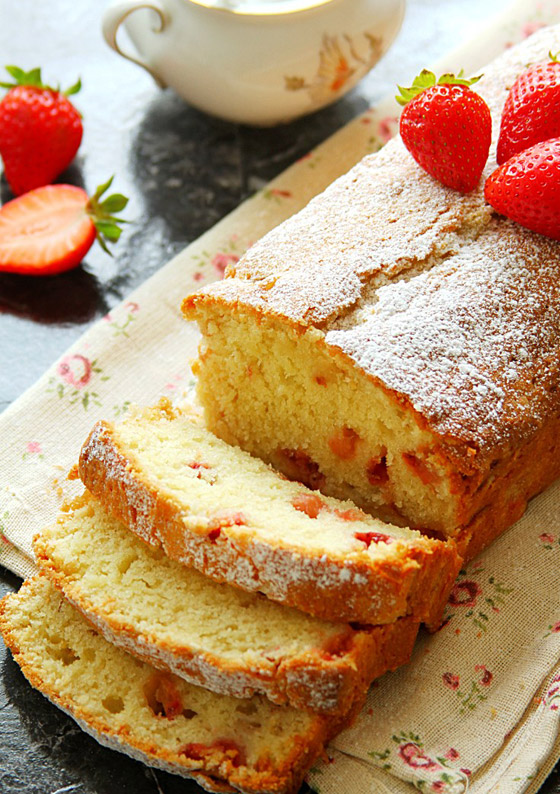 طريقة تحضير كيك الفراولة الهش بطعمه الرائع والطيب صورة رقم 12