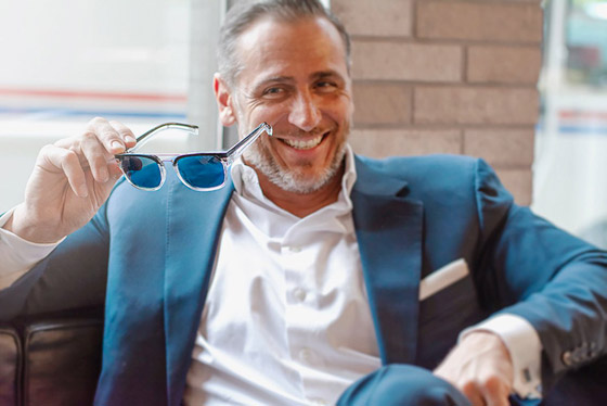 الأب الجذاب.. أب (45 عاما) يدخل مجال عرض الأزياء ويثير جنون الإنترنت صورة رقم 3