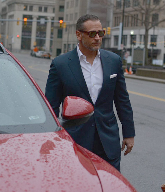 الأب الجذاب.. أب (45 عاما) يدخل مجال عرض الأزياء ويثير جنون الإنترنت صورة رقم 4