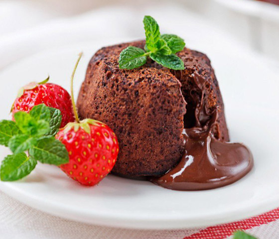 إليكم طريقة تحضير مولتن كيك بالشوكولاتة السهلة والشهية والفاخرة صورة رقم 1