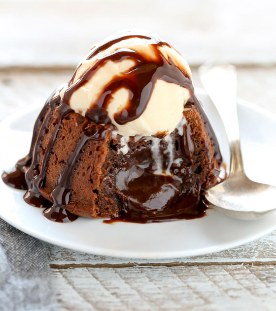 إليكم طريقة تحضير مولتن كيك بالشوكولاتة السهلة والشهية والفاخرة صورة رقم 3