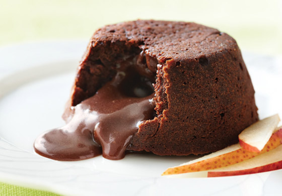 إليكم طريقة تحضير مولتن كيك بالشوكولاتة السهلة والشهية والفاخرة صورة رقم 10