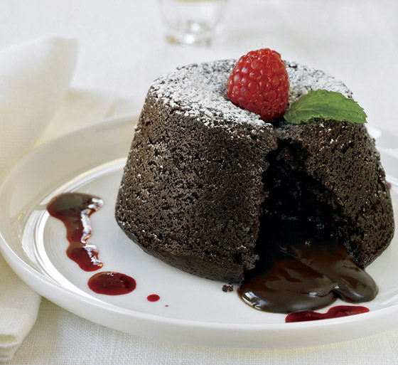 إليكم طريقة تحضير مولتن كيك بالشوكولاتة السهلة والشهية والفاخرة صورة رقم 11