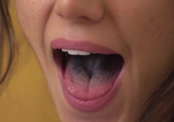 بالفيديو: مقهى بدولة عربية يمكنك فيه تناول الفحم صورة رقم 3