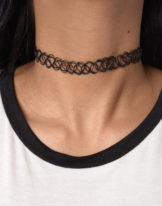 كيف ظهرت موضة الخانق (التشوكر) وما هي دلائله؟ صورة رقم 4