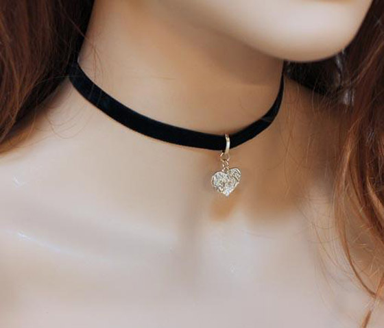 كيف ظهرت موضة الخانق (التشوكر) وما هي دلائله؟ صورة رقم 5