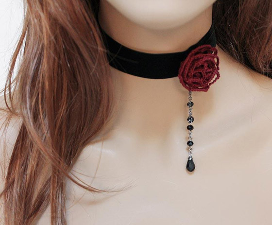 كيف ظهرت موضة الخانق (التشوكر) وما هي دلائله؟ صورة رقم 6