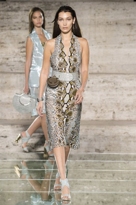 بالصور: جلود الحيوانات موضة ألوان أزياء صيف 2019 صورة رقم 1