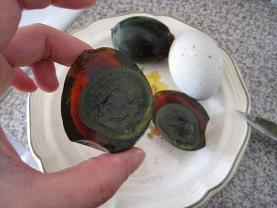 ما هو بيض الألف سنة (الأسود) الذي يؤكل؟ صورة رقم 7