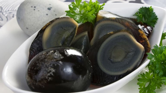 ما هو بيض الألف سنة (الأسود) الذي يؤكل؟ صورة رقم 2